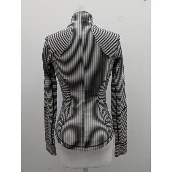 lululemon forme jacket II - Picture 5 of 13